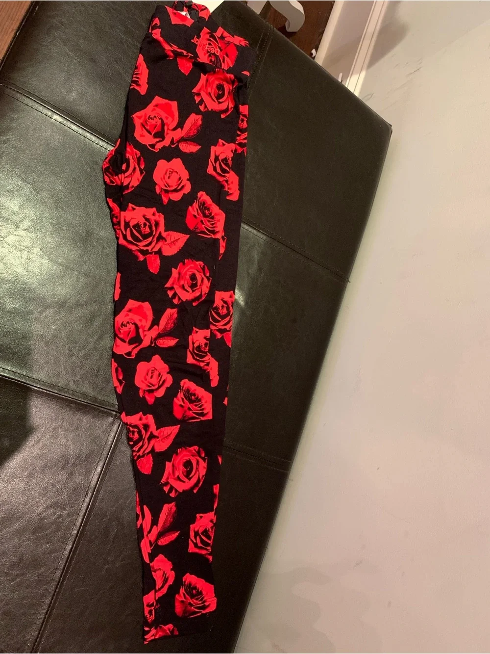 🌹DESIGUAL🌹NWT! ROSES STRETCHY ATHLETIC LEGGINGS! - Picture 3 of 7